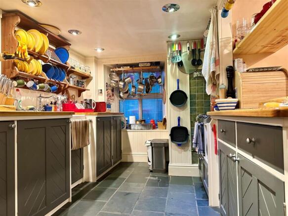 Kitchen 4.jpg
