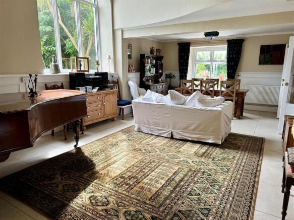 Reception Room 2.jpg