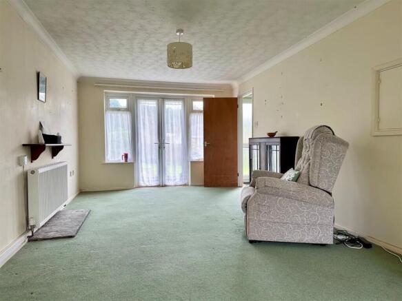 Living Room 2.jpg