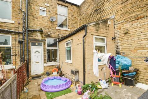 Oak Street, Elland, HX5