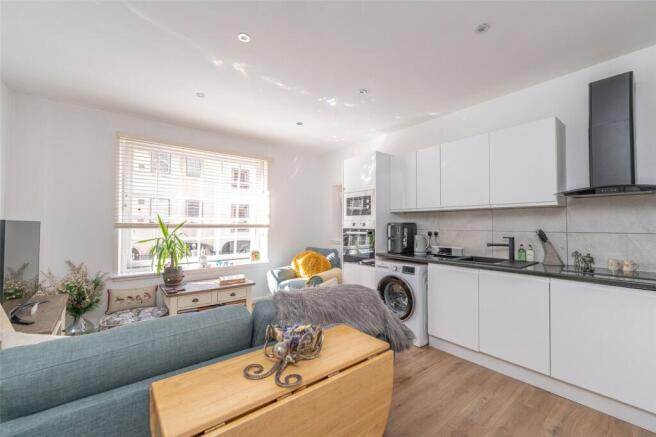 Lounge/Kitchen