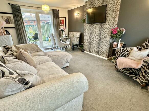 living room/dining
