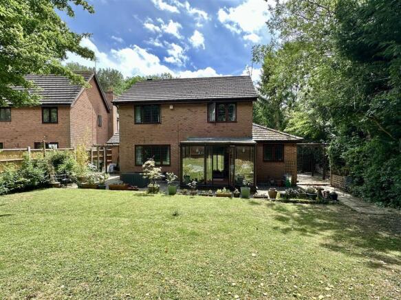 garden to house