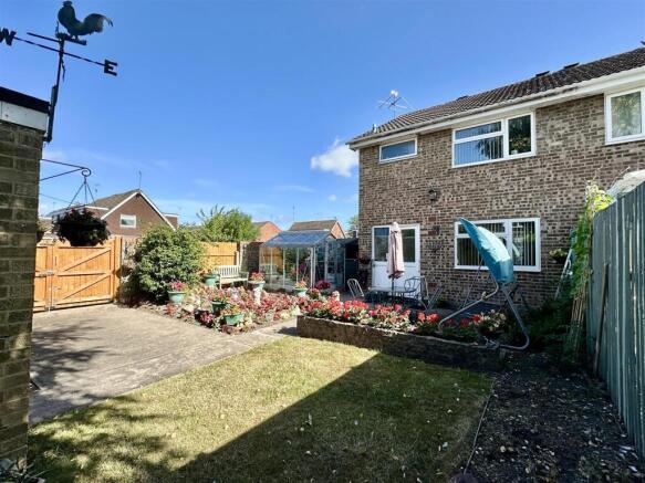 garden to house