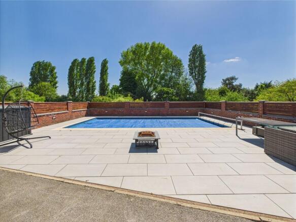 Heated Swimming Pool & Patio