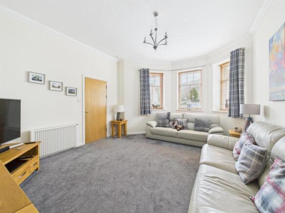 LOUNGE/DINING ROOM