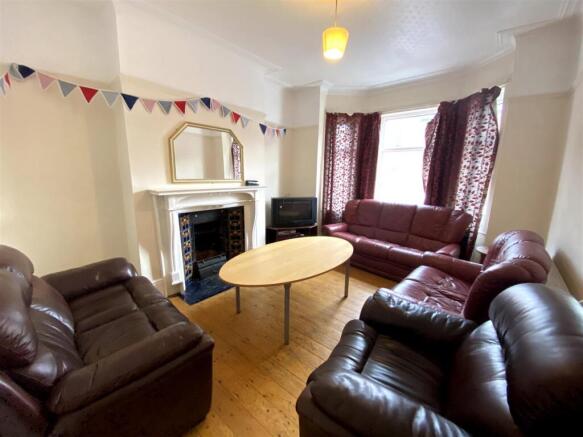 12ba.lounge.JPG