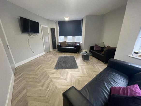 65bfr.Lounge.jpg