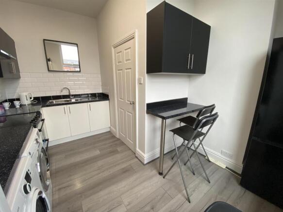 87aBL.kitchen.jpg