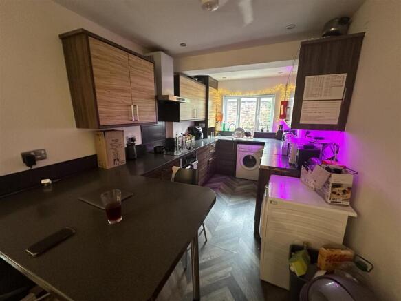 13ds.kitchen.JPG