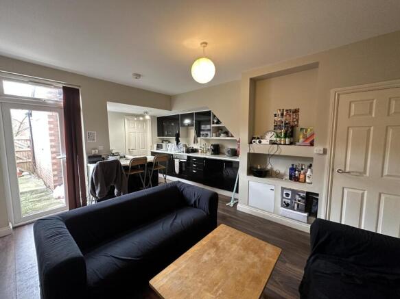 28ds.lounge kitchen.JPG