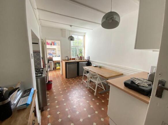 102dr.kitchen.jpg