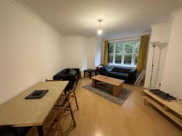 102hc.dining lounge.JPG