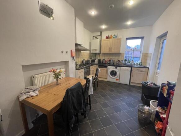 3hr.kitchen dining.jpg