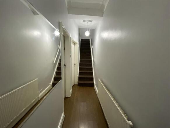 24rg.downstairs hallway.jpg