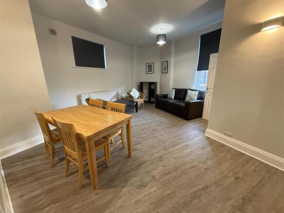 87BL.lounge dining..JPG