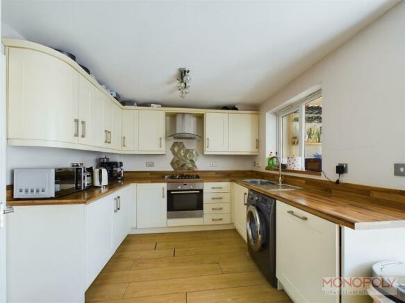 KITCHEN/ DINING ROOM