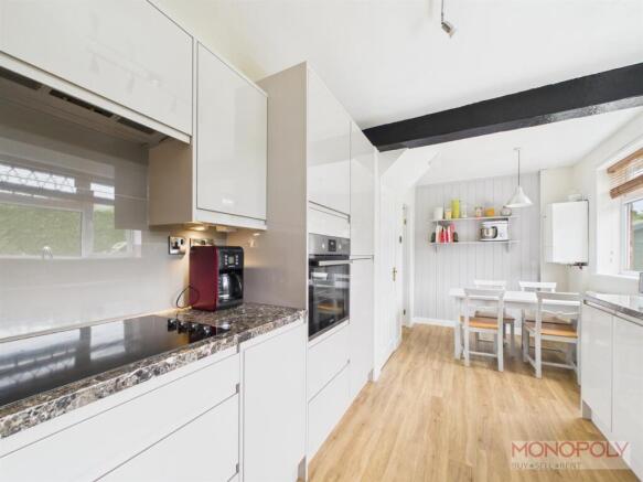 MODERN KITCHEN/ BREAKFAST ROOM