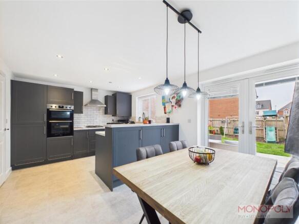 KITCHEN/ DINING ROOM