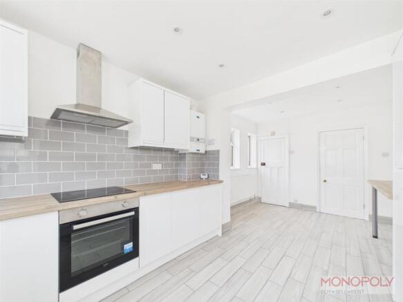 KITCHEN/ DINING ROOM