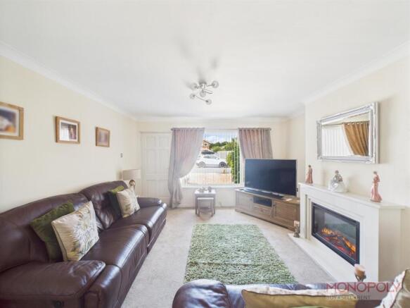 LOUNGE/DINING ROOM