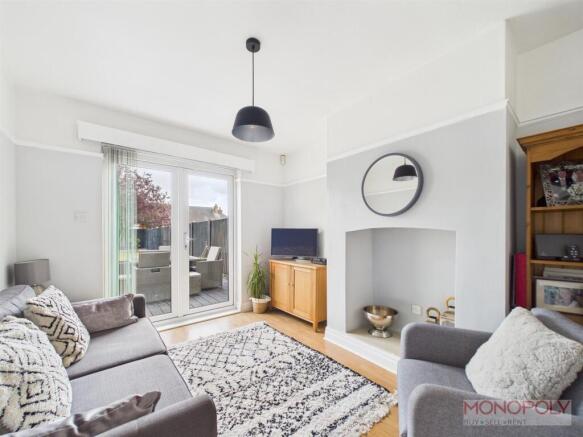 FAMILY/SITTING ROOM