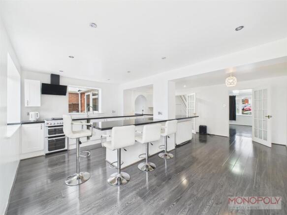 LIVING/KITCHEN AREA