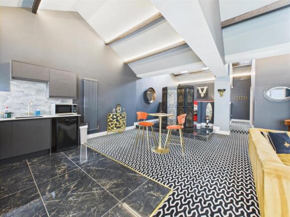 Open Plan/Lounge/Kitchen/Dining/Bedroom