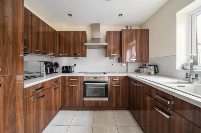 1375179-19-690b38...