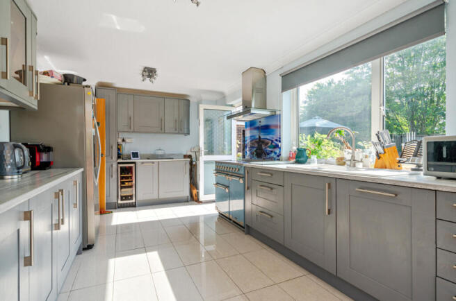 1304278-12-685133...