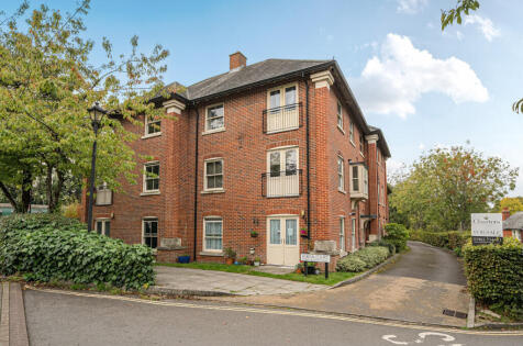 Robins Court, Alresford, SO24