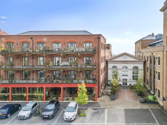 Bowes Lyon Court