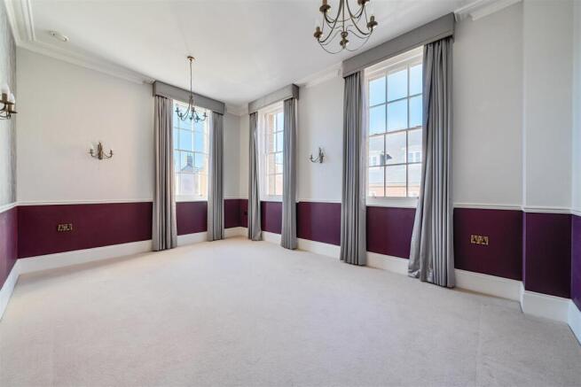 Sitting/dining room