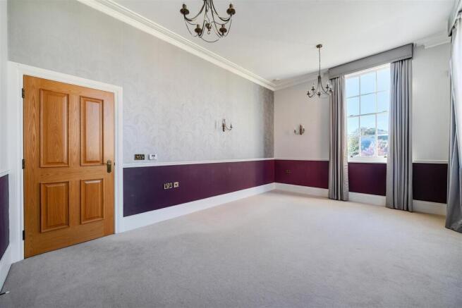 Sitting/dining room