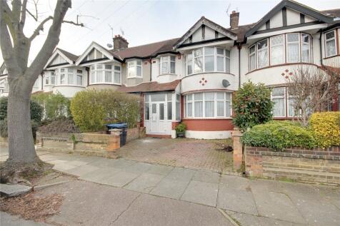 Lynton Gardens, Enfield, EN1