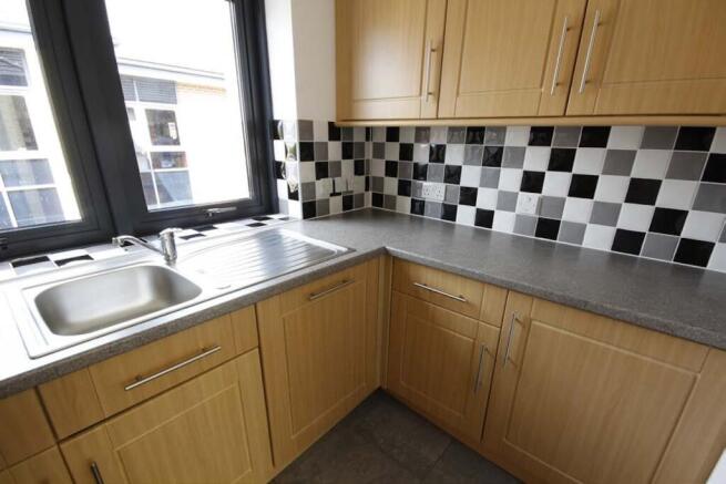 22 Queensbridge kitchen.jpg