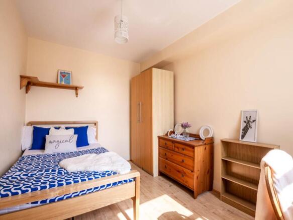 28Guildford_studenta