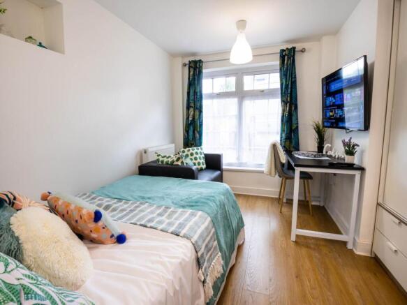 1Apt_1_Woodland_Way_