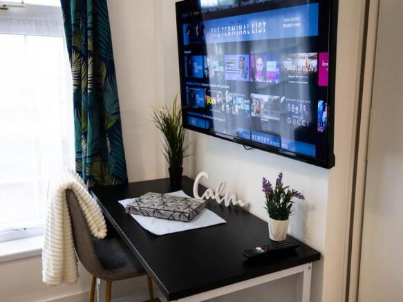 1Apt_1_Woodland_Way_