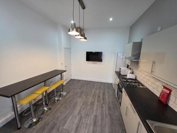 Kitchen / Lounge
