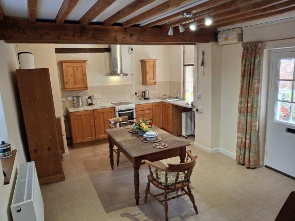 Kitchen 1.jpg