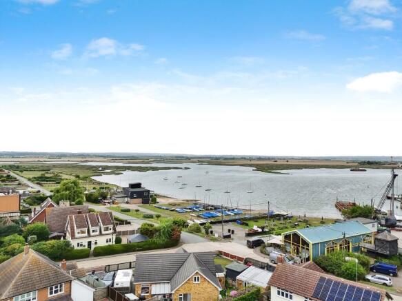 52525e4d-02507241...