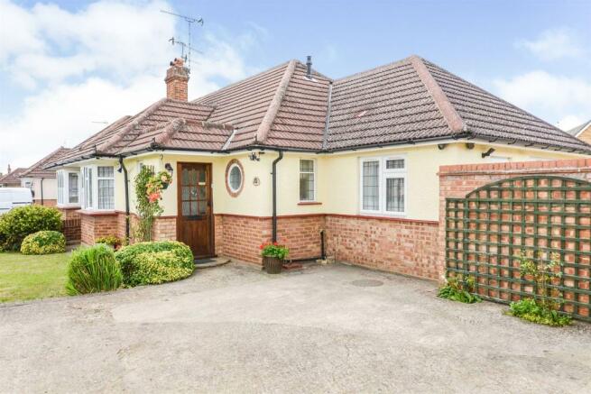 2 bedroom semi-detached bungalow for sale in Jordans Way, Bricket Wood ...