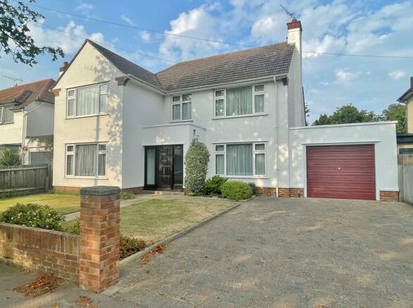 3 bedroom detached house for sale in Beatrice Avenue Felixstowe IP11