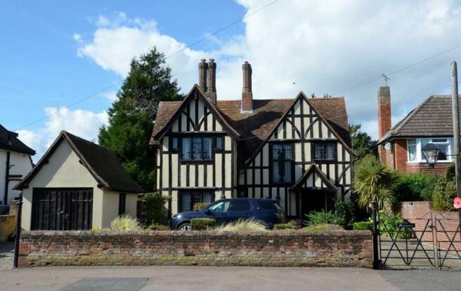 4 bedroom detached house for sale in Beatrice Avenue Felixstowe IP11