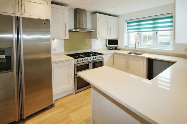 EXTENSIVELY FITTED KITCHEN
