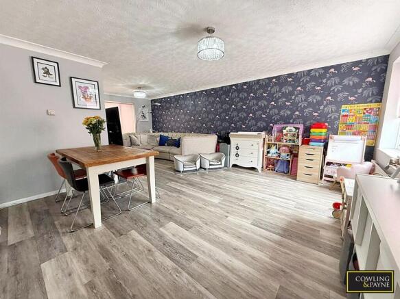 LOUNGE/DINER