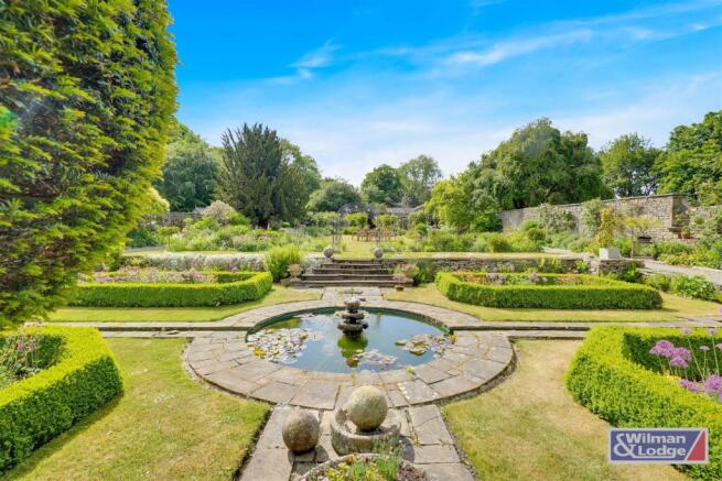 Period Property - Four Bed with Formal Gardens (34