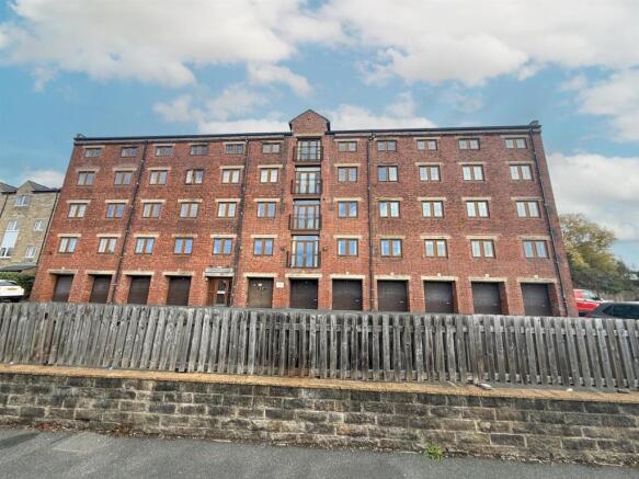 2 Bed Apartment, Riddlesden