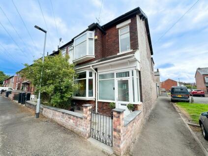 Prestwich - 4 bedroom end of terrace house for sale